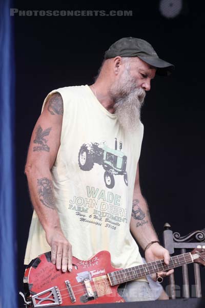 SEASICK STEVE - 2011-08-26 - SAINT CLOUD - Domaine National - Scene Pression Live - 